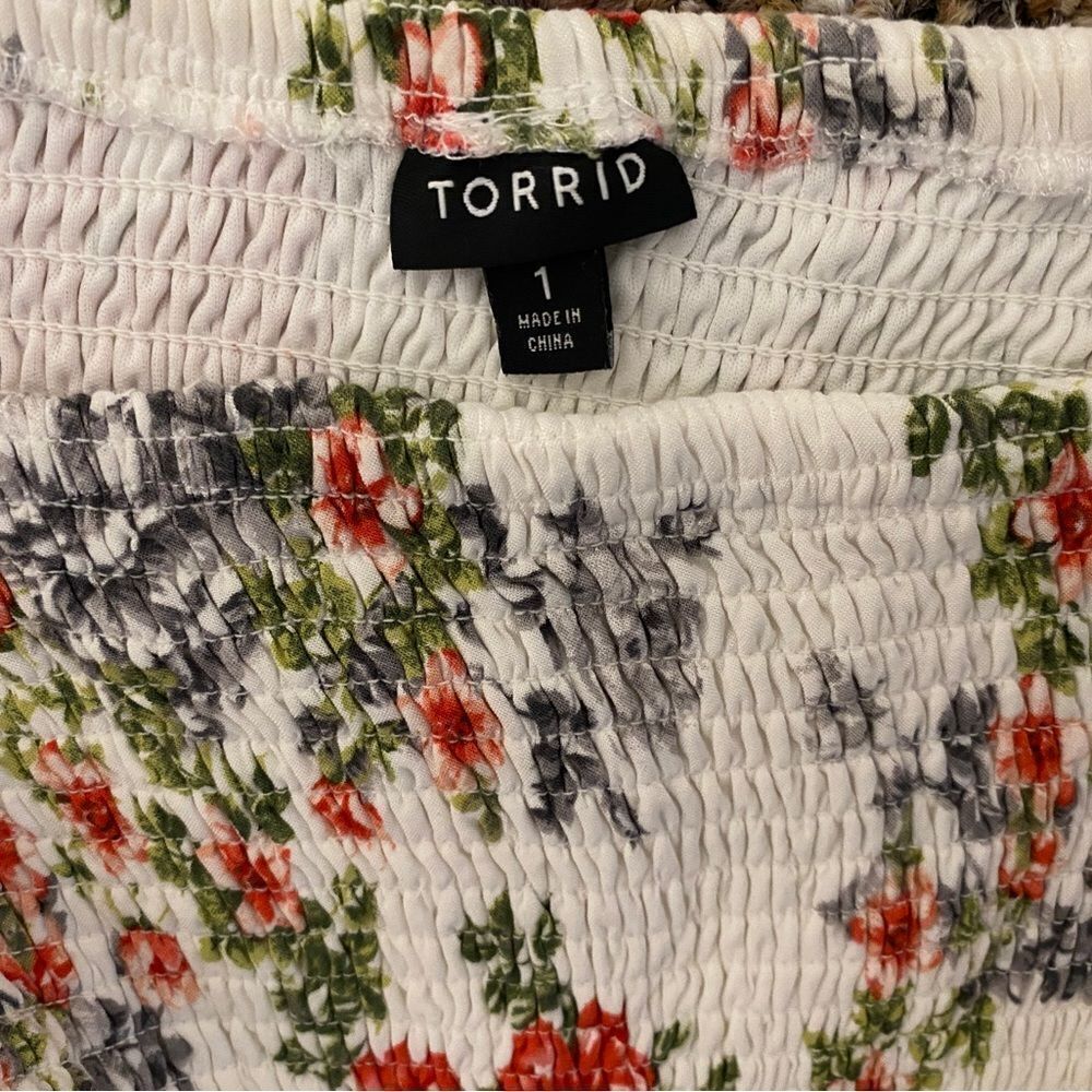 Torrid Scrunchie/floral/ditzy /flirty off shoulder flare sleeves top - Picture 2 of 9